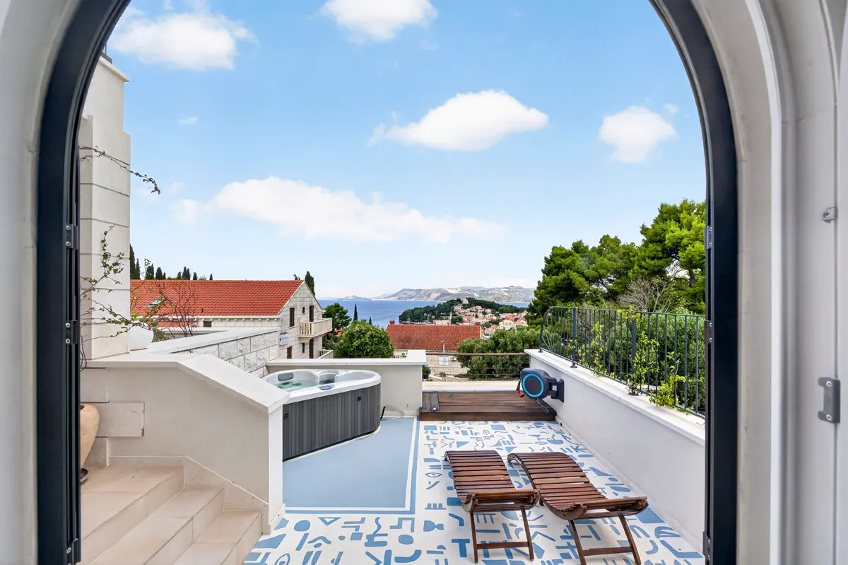 Terrace & jacuzzi