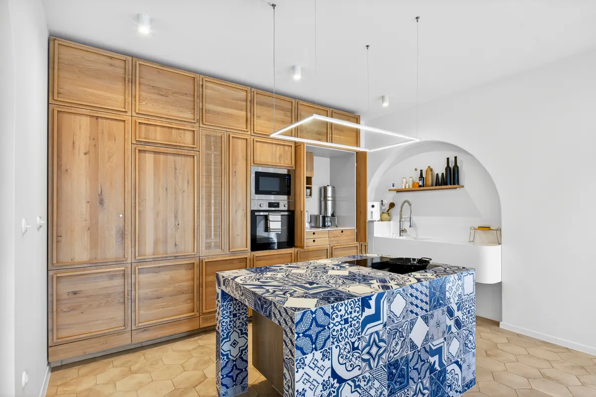 Kitchen & dining