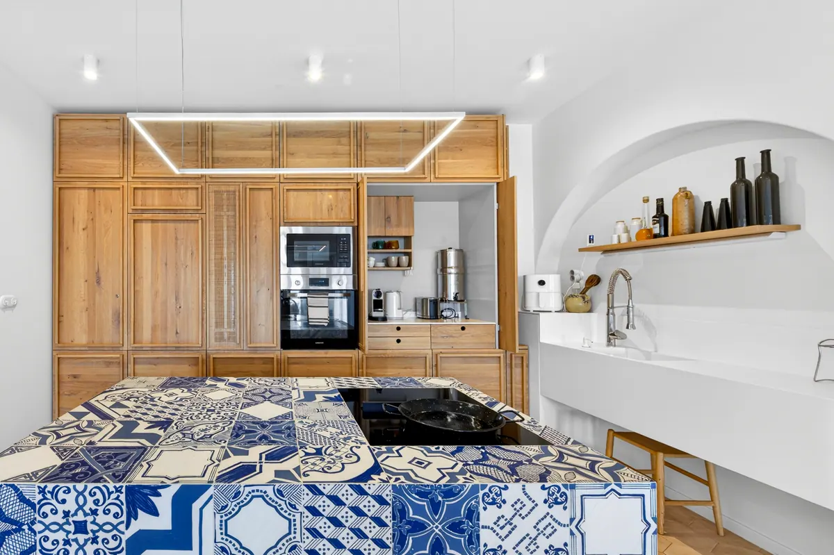 Kitchen & dining