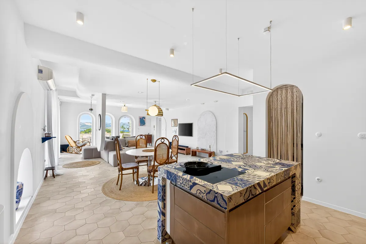 Kitchen & dining
