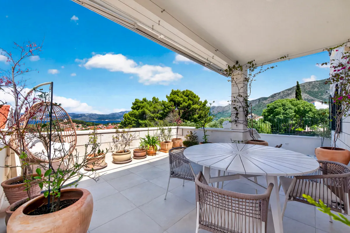 Terrace & jacuzzi