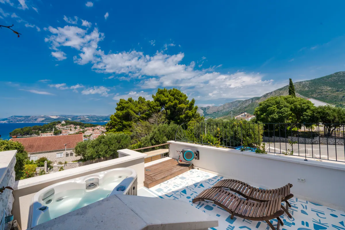 Terrace & jacuzzi