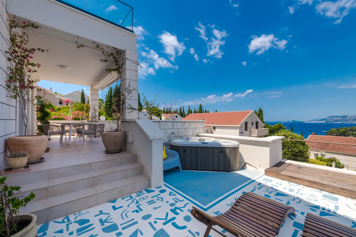 Terrace & jacuzzi