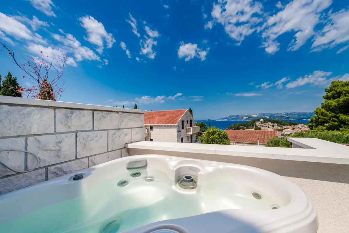 Terrace & jacuzzi