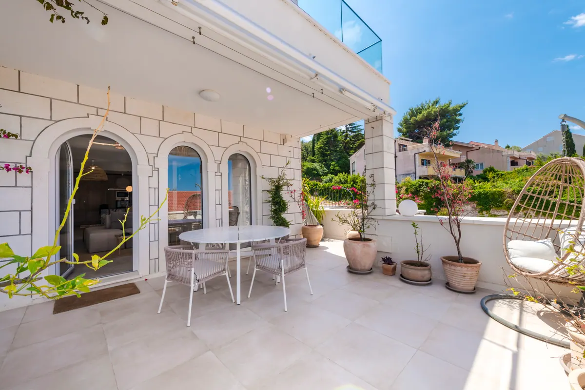 Terrace & jacuzzi