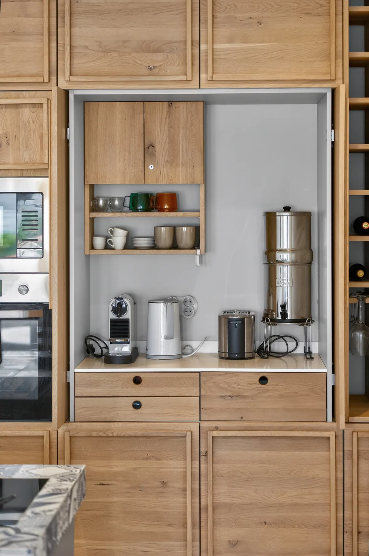 Kitchen & dining