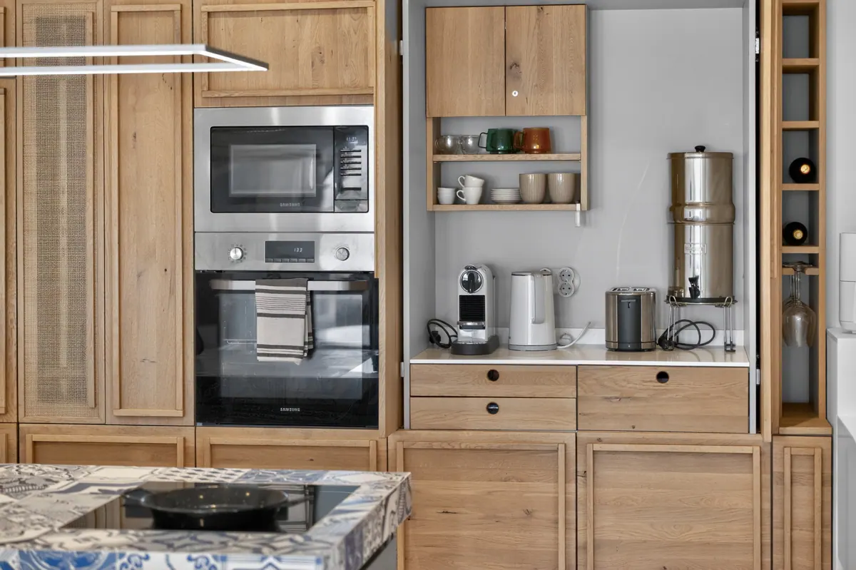 Kitchen & dining