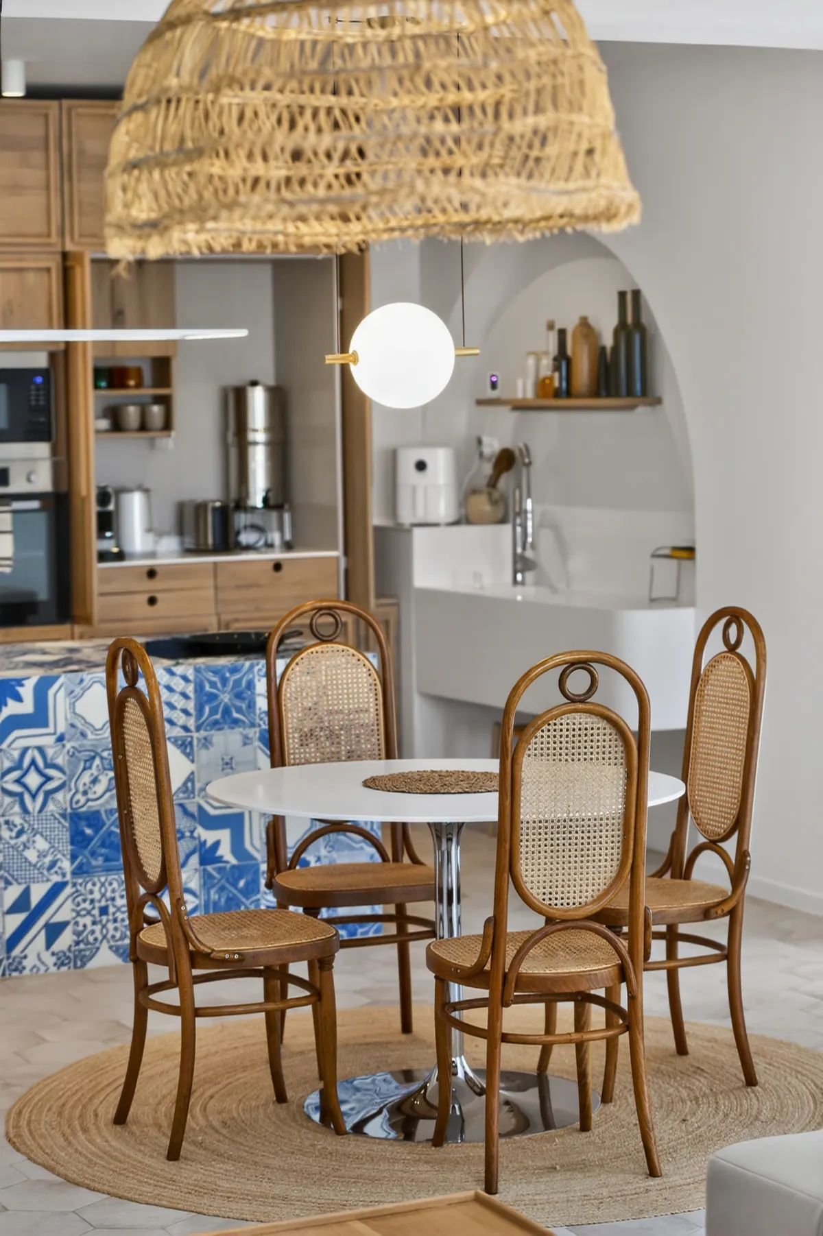 Kitchen & dining