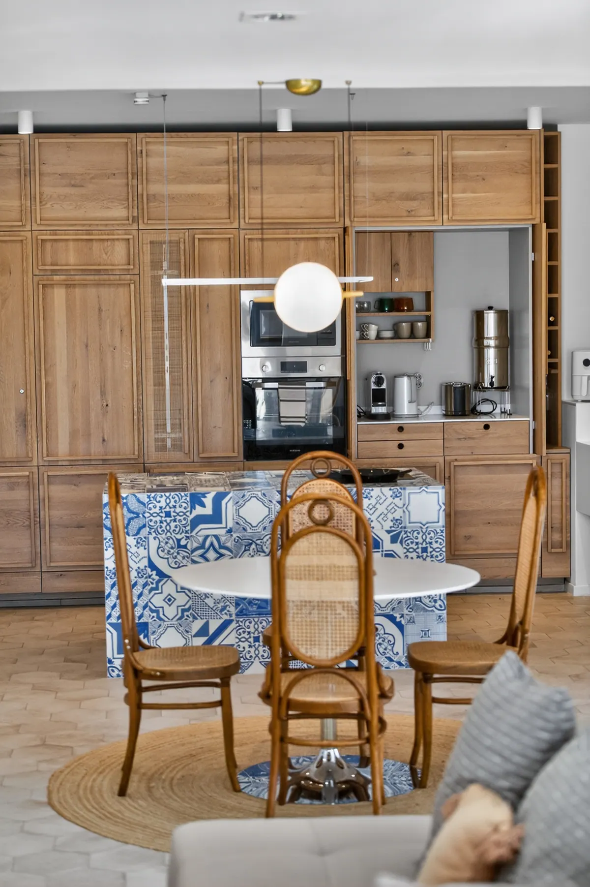 Kitchen & dining